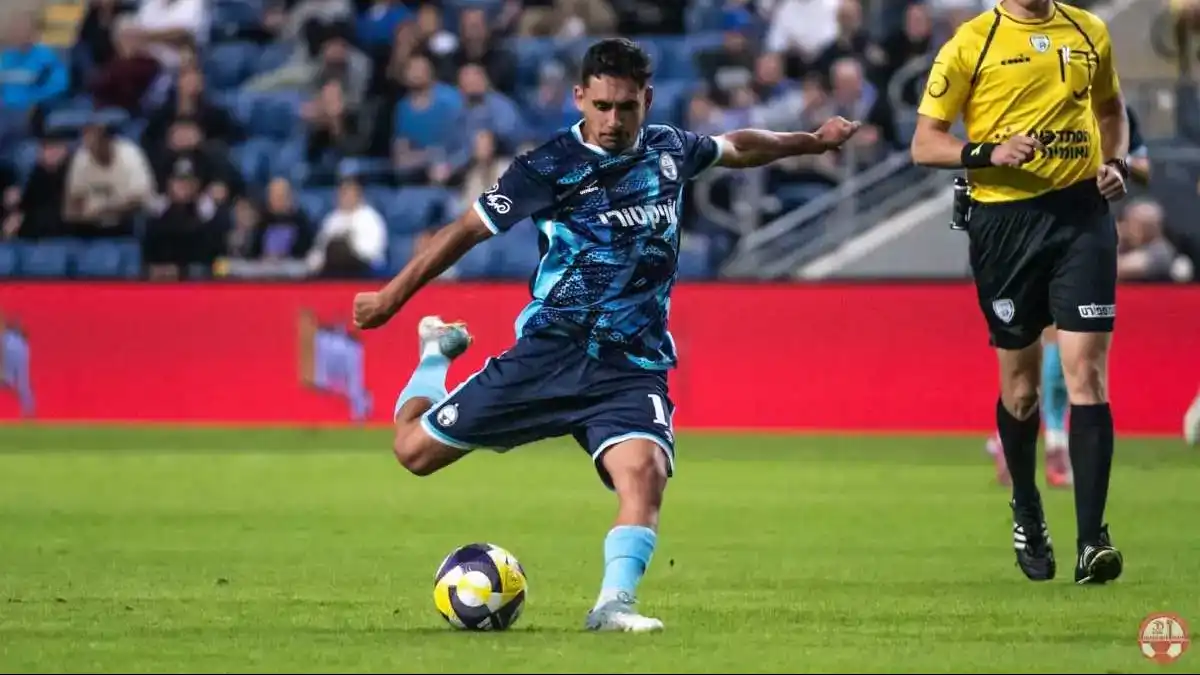 הפועל באר שבע מול הפועל פתח תקווה במגרש