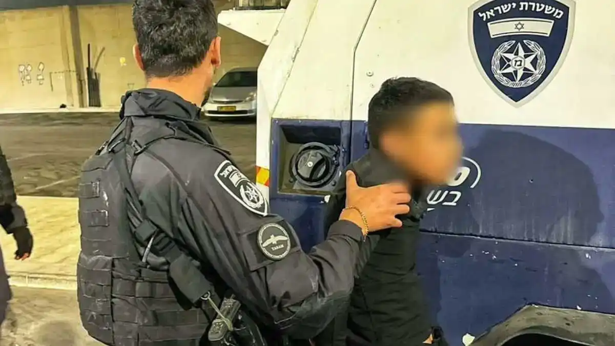 ניידת משטרה וכוחות ביטחון ליד בית המשפט המחוזי בבאר שבע ברקע הגשת כתב אישום על תכנון פיגוע ברוח דאעש