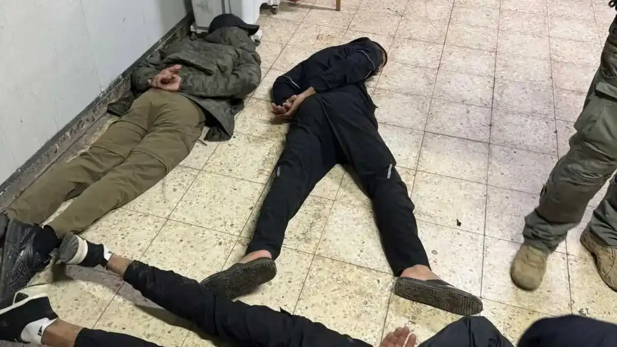 בפעילות משטרתית רחבה בסוף השבוע ביישובי הנגב נתפסו אמצעי לחימה צבאיים, סמים ומזומנים. קטטה המונית בחורה הסתיימה במעצרים – וברחפן נתפסו 9 אקדחים ו־19 מחסניות