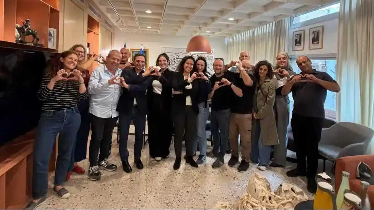 קיבוץ נירים, באר שבע, רוביק דנילוביץ, 7 באוקטובר, שיקום קהילות, תושבי הדרום, אירועי נירים, קהילה מפונה, חזרה לקיבוץ, עיריית באר שבע, תמיכה קהילתית, נירים בבאר שבע