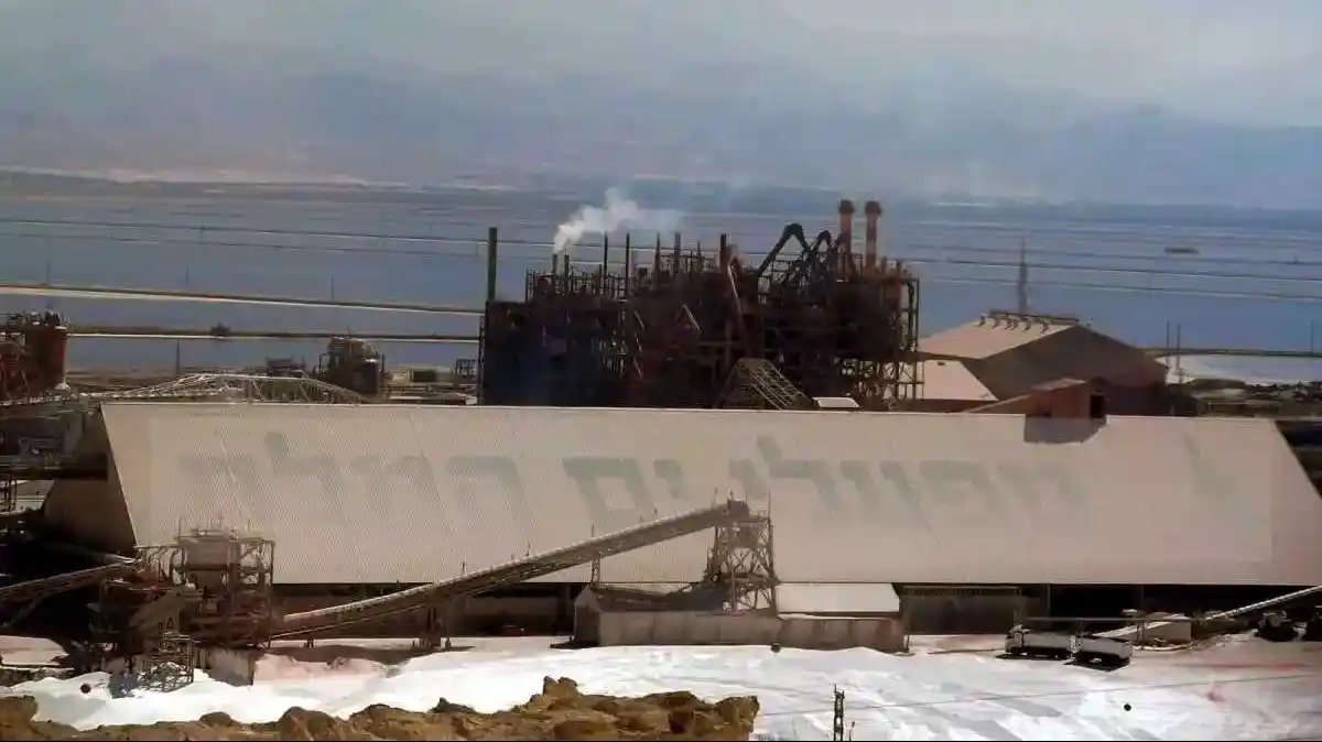 בריכות האידוי של מפעלי ים המלח – מוקד הסכסוך סביב תשלום דמי המים למדינה