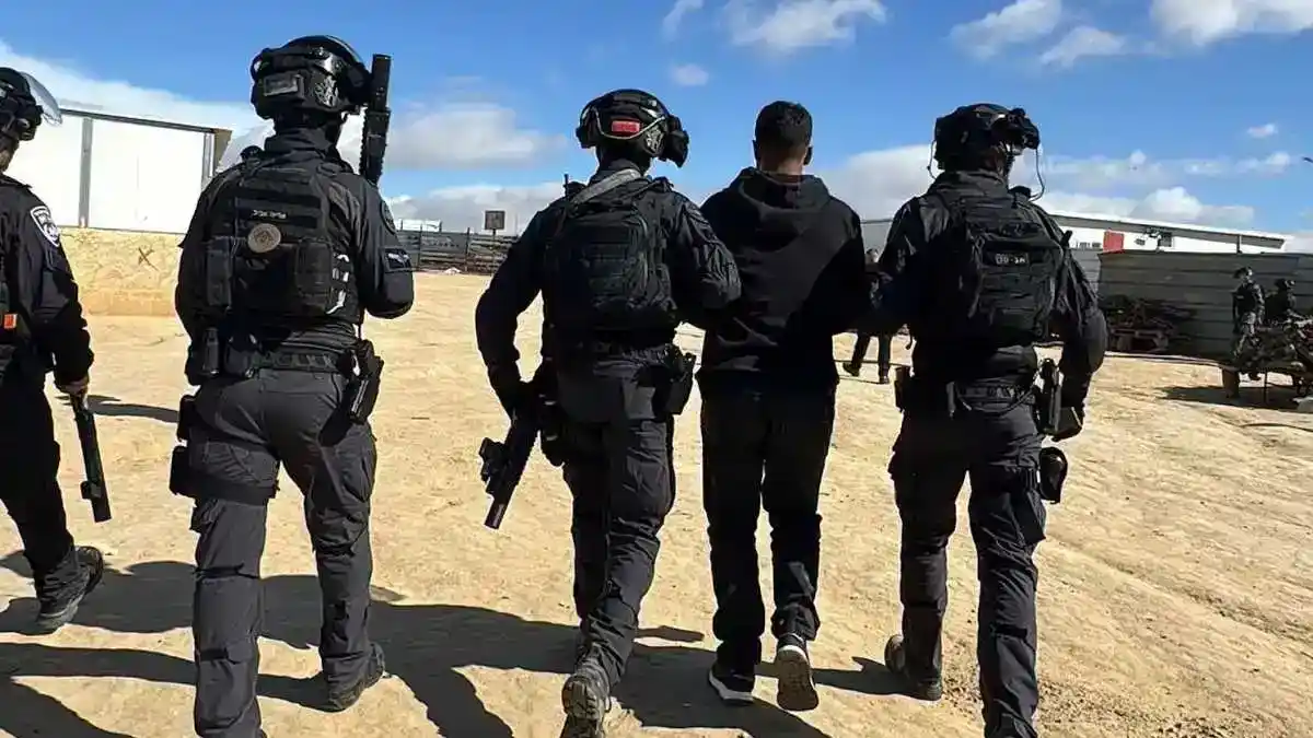 נזקי הצתת כלי רכב ביישוב גבעות בר לאחר חדירת רעולי פנים