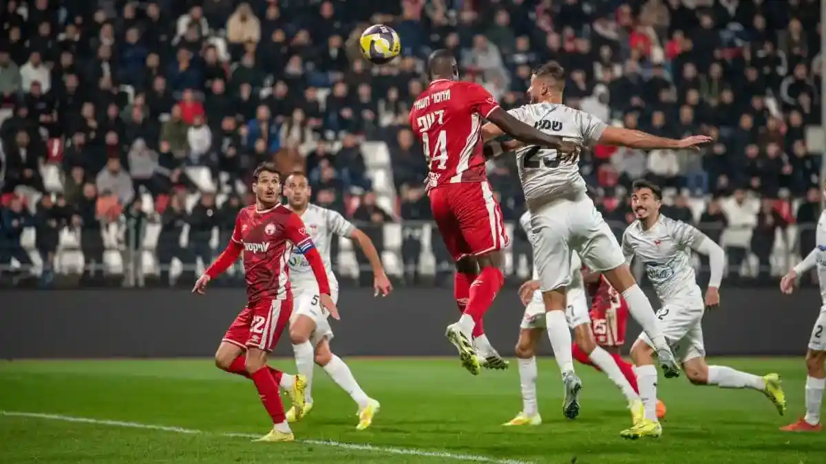 שחקני הפועל באר שבע חוגגים חמישייה מול בני סכנין באצטדיון דוחא במסגרת ליגת העל