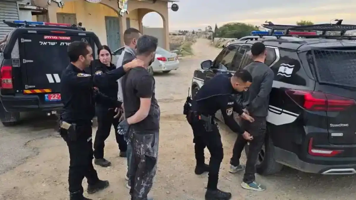 כוחות המשטרה במבצע אכיפה בשטח