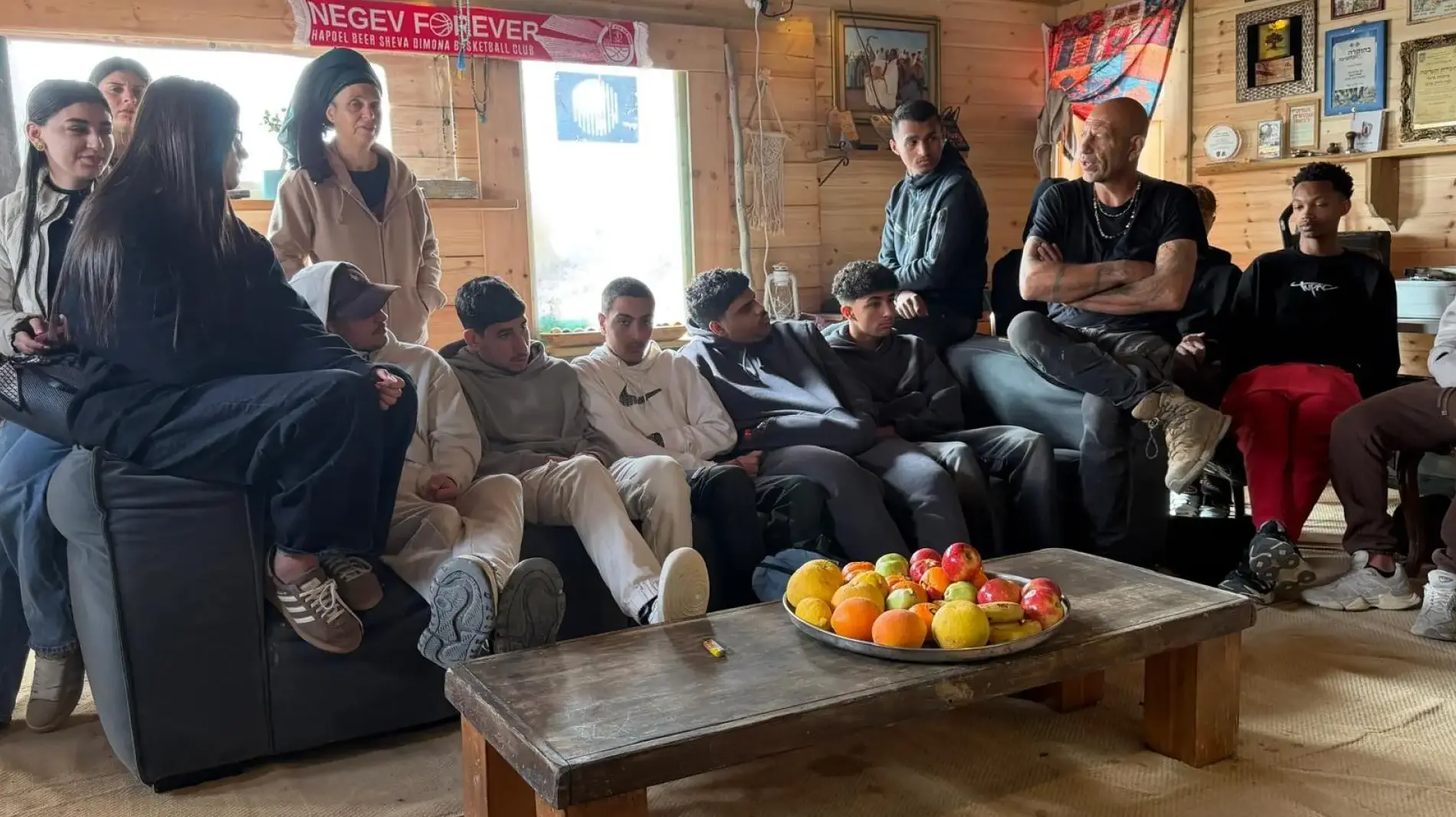 דורון אלבז בכפר אחוות לוחמים ליד עומר – כפר ריפוי ללוחמים ונפגעי פוסט טראומה, מוקם באהבה חינם