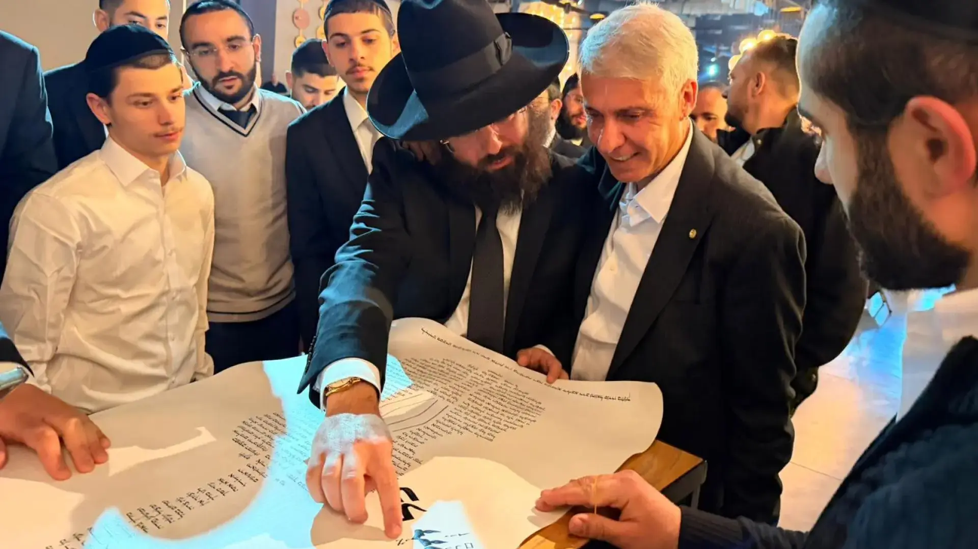  יורם אוחיון לצד הרב סנדרו