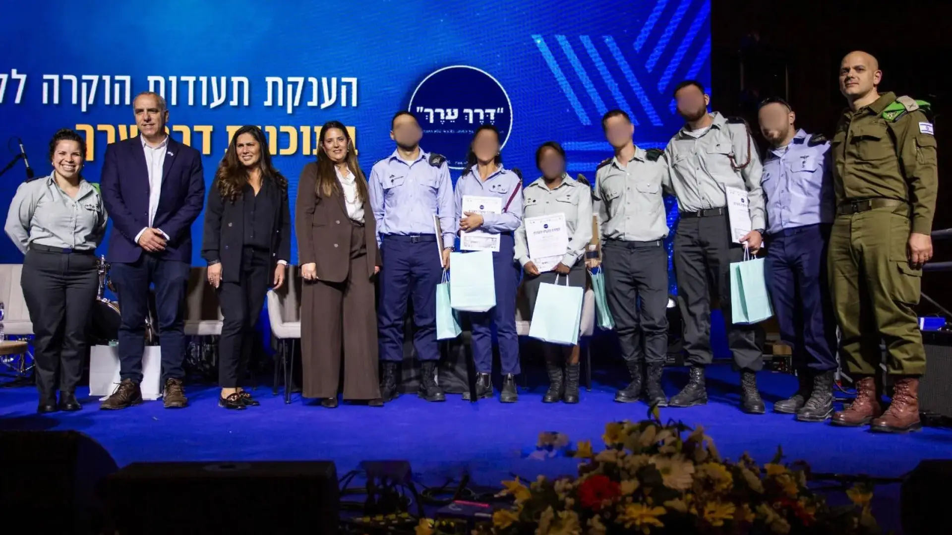 גאווה דרומית: סרן תומר קיבל תעודת הוקרה במעמד שר הביטחון על שירות ערכי בתכנית דרך ערך