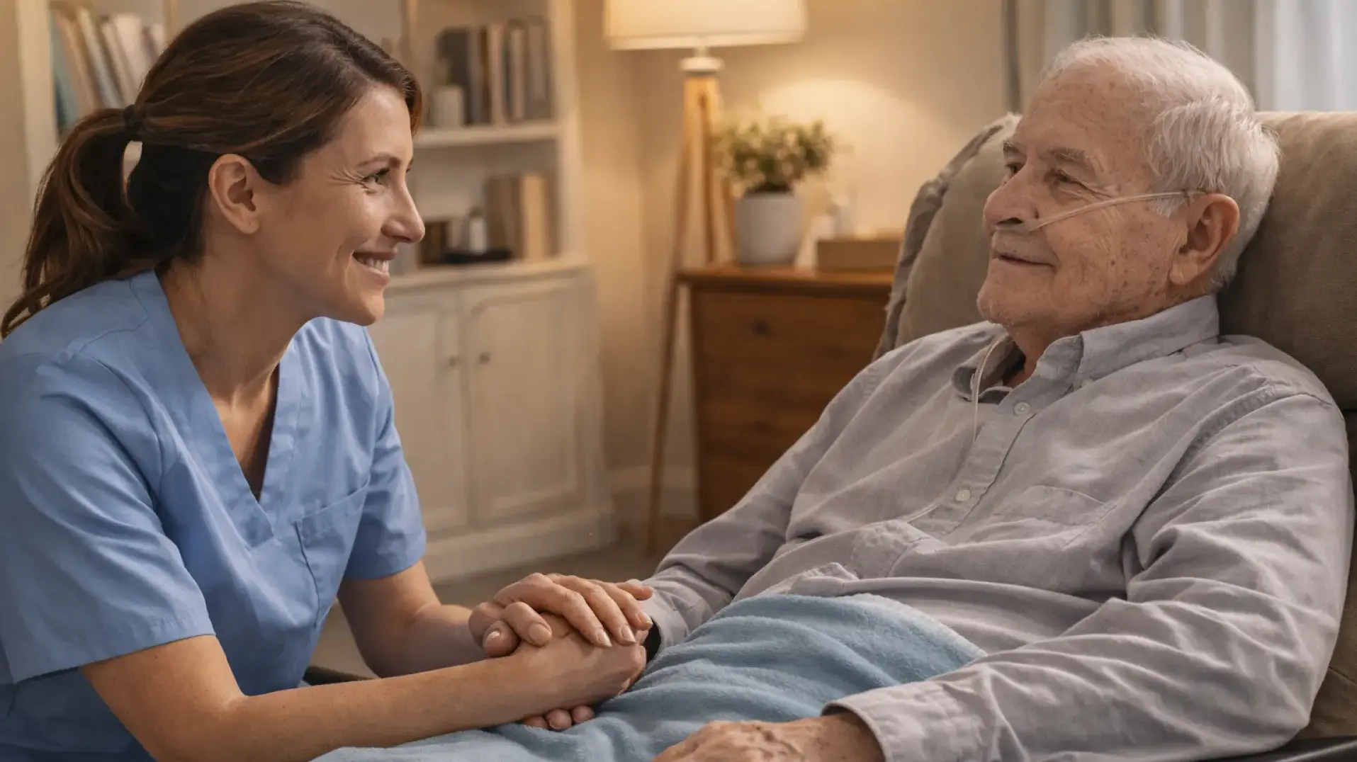 אדם מבוגר סיעודי עם מטפל סיעודי בבית