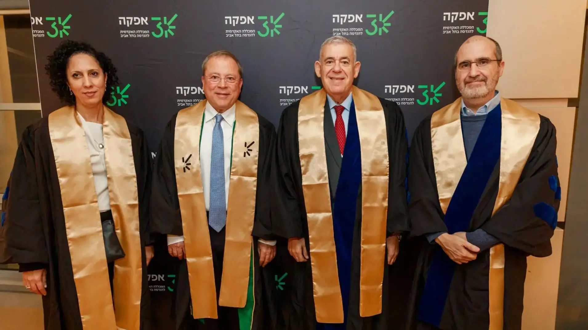 טקס הענקת אותות כבוד באפקה במרכז רבין בתל אביב עם בוגרים ואורחים באולם מלא קהל