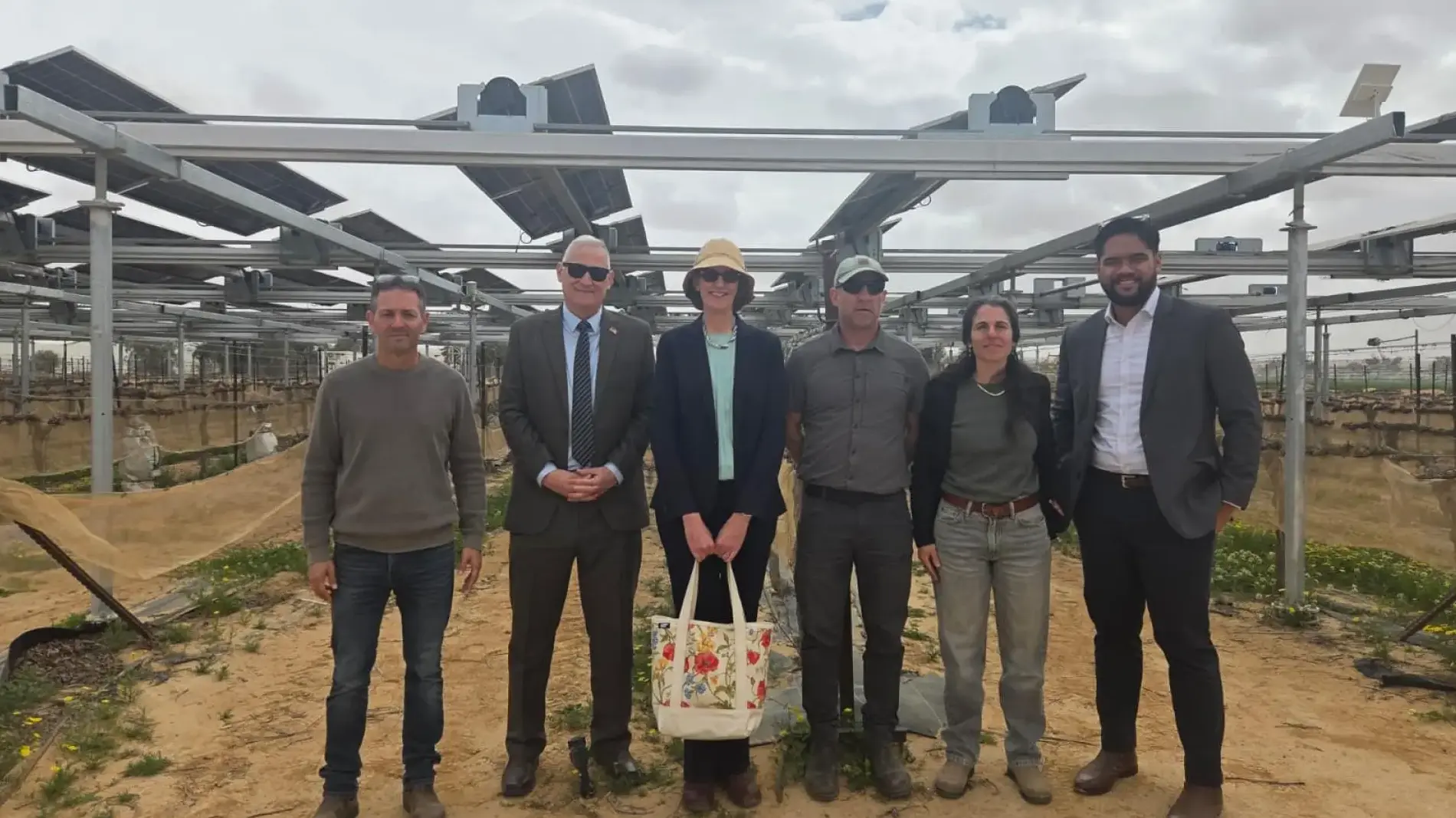 משלחת משגרירות ארה''ב ביקרה ברמת הנגב: חדשנות חקלאית לצד מורשת בן-גוריון