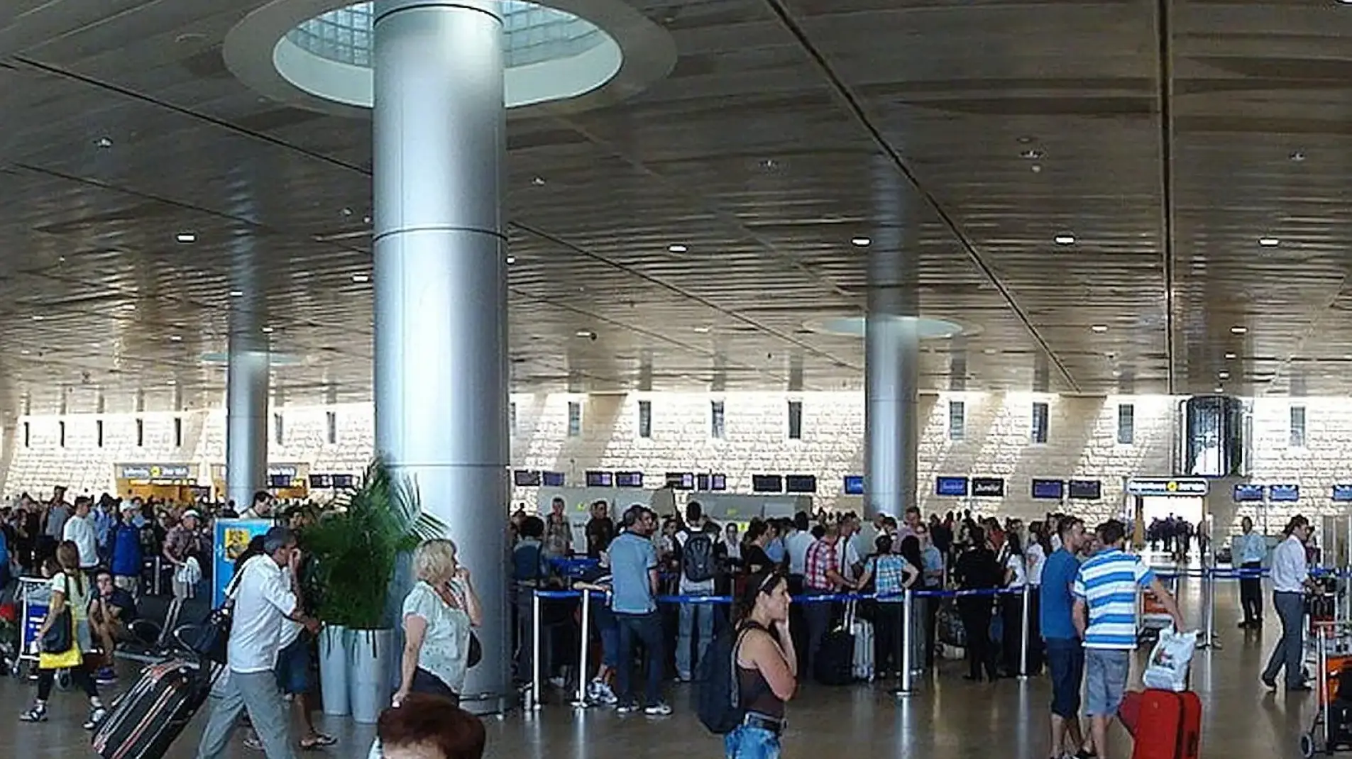 'מלכודת הקנסות' בנתב''ג: החזרה הביתה מנמל התעופה יוצאת יקרה מכרטיס הטיסה