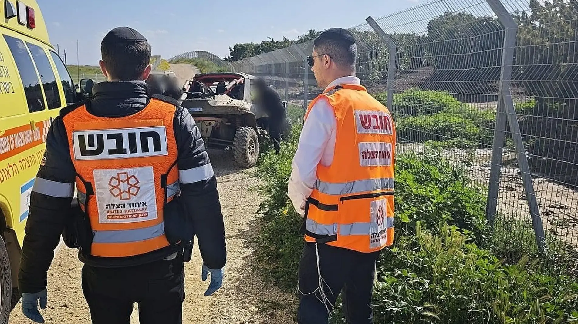 צוותי איחוד הצלה מטפלים ברוכב טרקטורון שנפצע בתאונת שטח סמוך לנתיבות