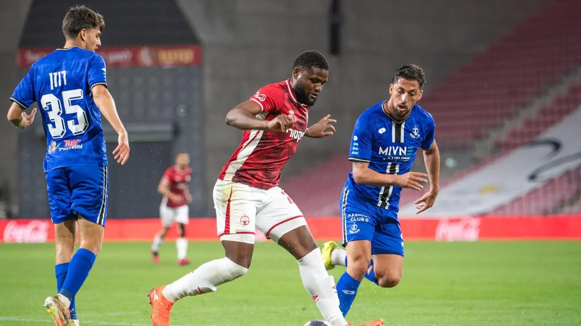 שחקני הפועל באר שבע חוגגים מול הפועל פתח תקוה באצטדיון טרנר במשחק שהסתיים ב-1:1