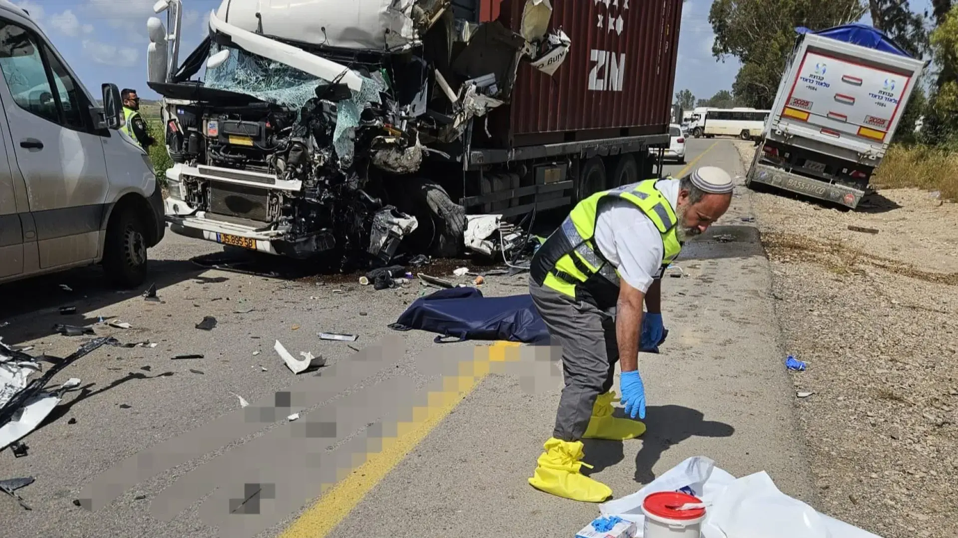 הרוג בהתנגשות בין שתי משאיות בנגב