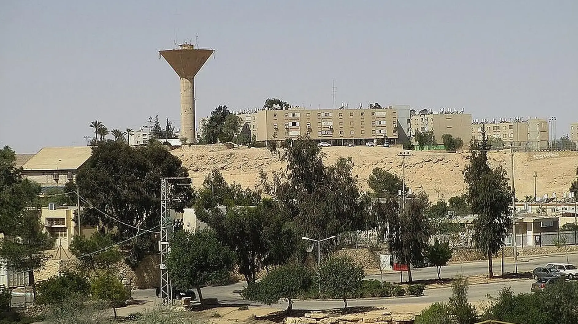 מבט אווירי על מצפה רמון והמדבר סביבו לקראת הרחבת היישוב ובניית שכונות חדשות