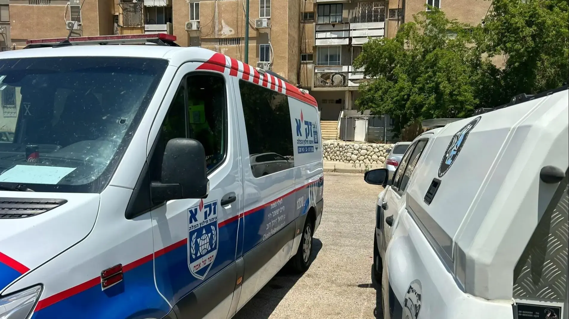 מתנדבי זק"א מרחב נגב בזירה בבאר שבע לאחר איתור אדם ללא רוח חיים בביתו.