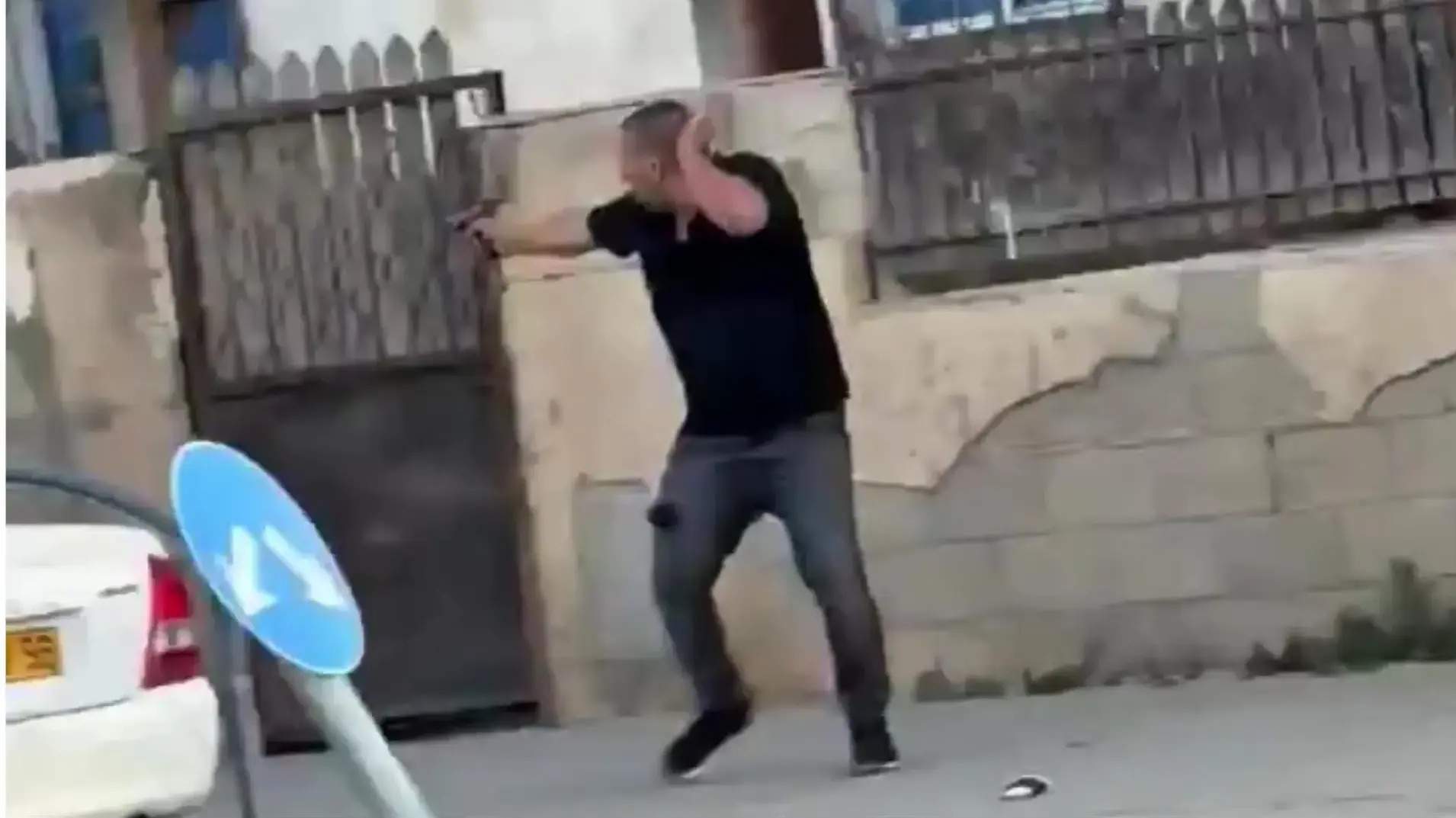 כוחות משטרה בזירת אירוע ירי בערערה בנגב שבו נפצעו שני בני אדם ונעצרו ארבעה חשודים