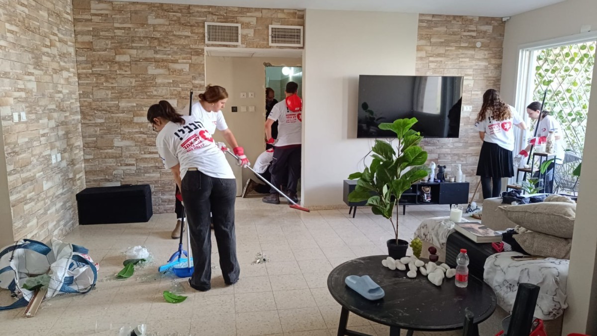 אלופים: נוער מהמועצה האיזורית בני שמעון מתגייס לסיוע לנפגעי הטילים בבאר שבע