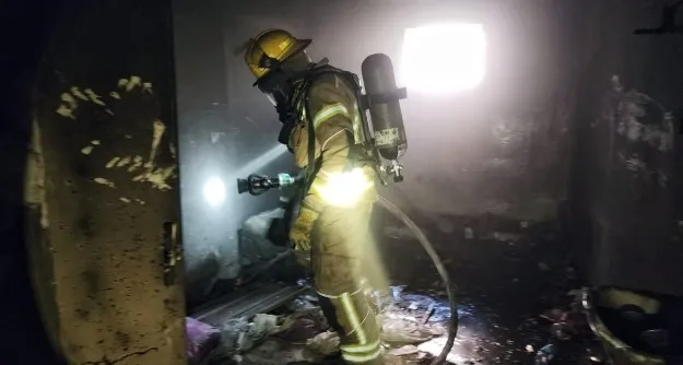 מקלט בו התגוררו חסרי בית עלה באש