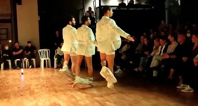 בריקוד מפתיע ומקורי - נחנך בית המחול