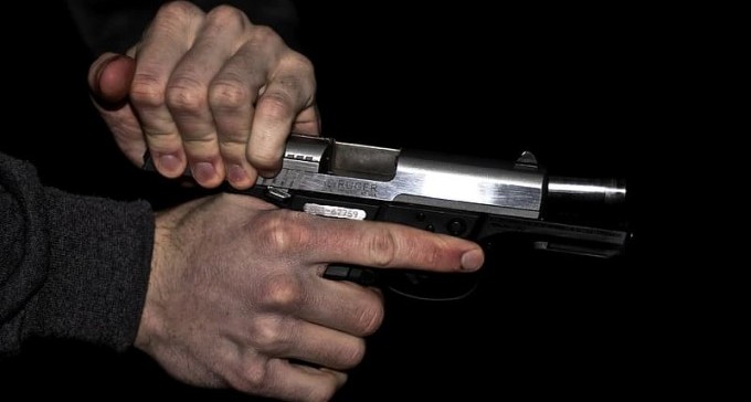 פוטר מעבודתו בדימונה, חטף את המנכ''ל והצמיד לו אקדח לצוואר