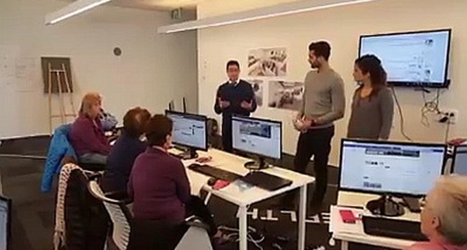 מפגש מרגש: מלמדים גמלאים לחוות את העולם הדיגיטלי