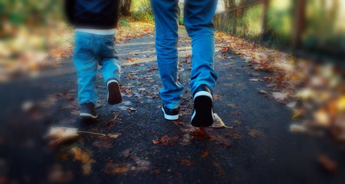 כתב אישום: צרך סם וביצע מעשה מגונה בילד בן 11, בנה של זוגתו