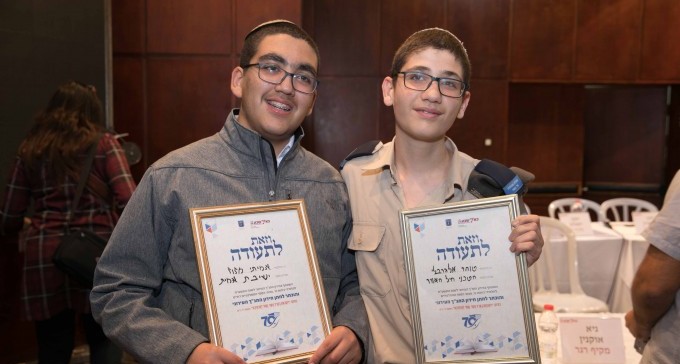 נא להכיר: החתנים והכלות של חידון התנ''ך העירוני