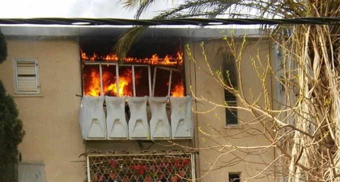 דרמה בשכונה ד': דירתו של ערירי עלתה באש, האיש נותר חסר כל