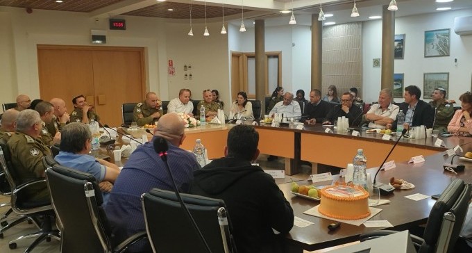 בשל ביקורת הקשה נגד פיקוד העורף: ראשי רשויות נפגשו עם המפקד