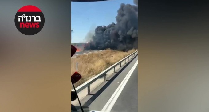 אוטובוס עולה באש - קטע מכביש 6 נסגר לתנועה