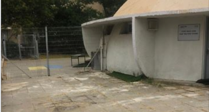 רוע לב: מי גנב את הדשא הסינטטי של מועדון החיילים?