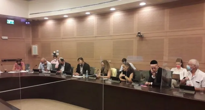 ועדת החוקה אישרה את הארכת תקנות התו הירוק עד ל-4.10