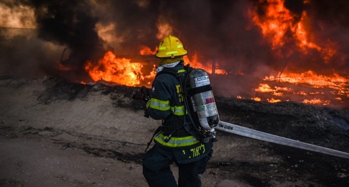 הנגב בוער: 25 שריפות מהבוקר, 100 מתחילת השבוע - וישראל שותקת