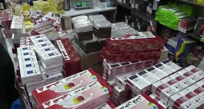 איפה תפסה המשטרה מאות פאקטים של טבק מזוייף?