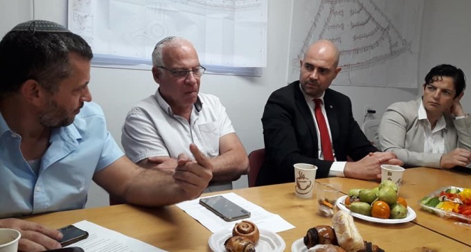 השר אורי אריאל התפטר - ובנגב ממש לא מצטערים