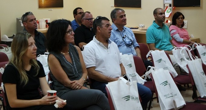 סיור תעשיינים בנאות חובב