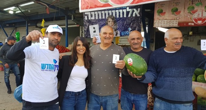 כמו פעם: אלונה ברקת סיירה בשוק העירוני ונפגשה עם תושבים
