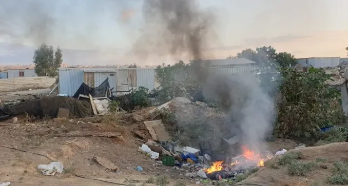 מסריח לכם בשכונה? המלחמה במכת שריפות הפסולת הפירטיות בנגב