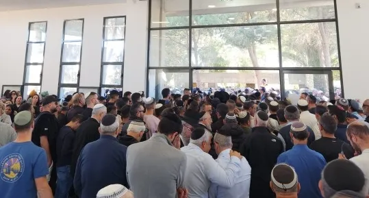 אלפים ליוו בדרכו האחרונה את יואל סויסה: ''עבדת קשה, תנוח בשלווה''