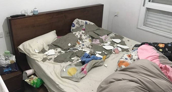 עדות מצמררת: אם התינוקות שתקרת החדר קרסה עליהם מדברת