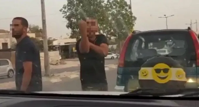 שני שוטרים נפצעו כאשר עשרות מתפרעים ברהט התנפלו עליהם