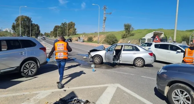 4 נפגעו בתאונה בכניסה לנתיבות