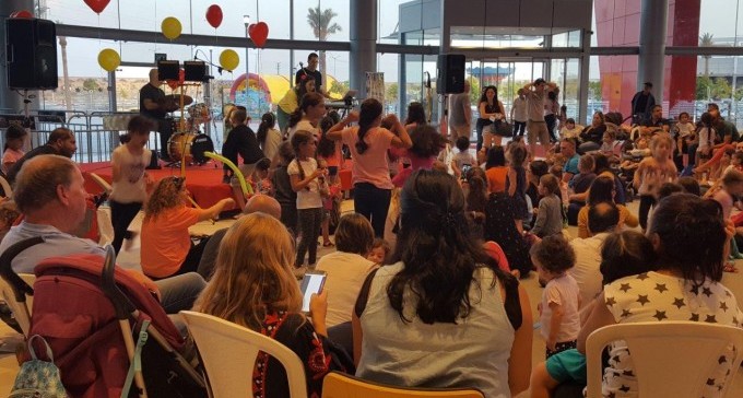 ראיתם מאות ילדים עומדים מרוגשים בכניסה לישפרו פלאנט - זו הסיבה: