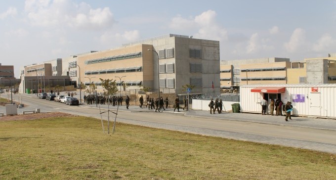 מאבקי אגו, בירוקרטיה וסדר עדיפויות לקוי: כך נתקע מעבר צה''ל לנגב