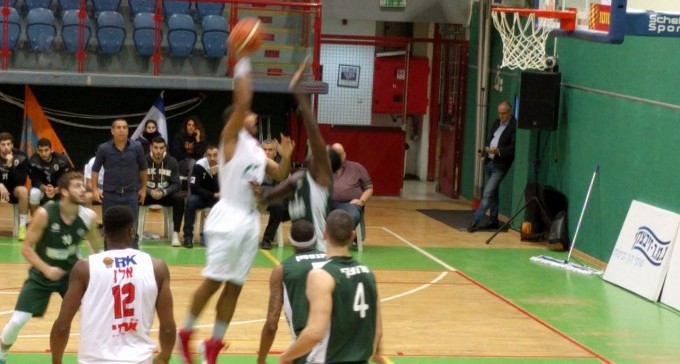 הפועל באר שבע ממשיכה להפציץ את הסל