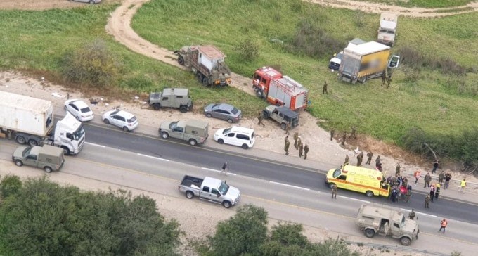פצוע קשה בתאונה בין משאית לרכב צבאי