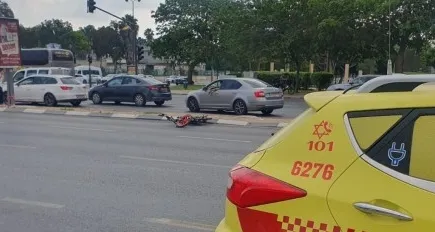 רוכב אופניים חשמליים נפגע באורח אנוש בתאונה בשדרות רגר