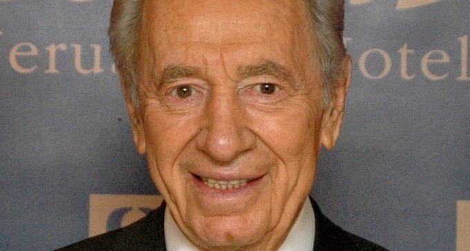 הנשיא לשעבר שמעון פרס נלחם על חייו