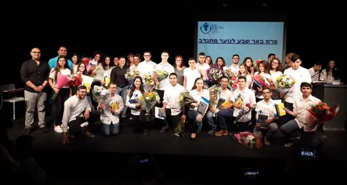 הישג חינוכי: 2 מתוך 3 בוגרי י''ב בב''ש זכאים לתעודת בגרות חברתית